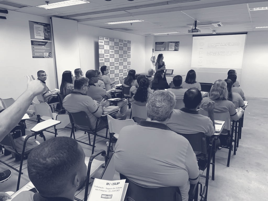 Equipes corporativas em treinamento executivo